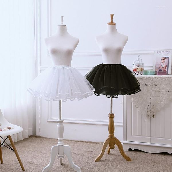 Vêtements de nuit pour femmes Femmes Lolita Jupon Gothique Cosplay Au-dessus Du Genou Jupon Demi Slip Crinoline Hoopless Courte Dentelle Robe De Bal Moelleuse