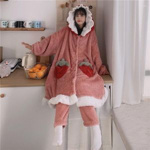 Vêtements de nuit pour femmes Femmes Pyjamas Mignon Fraise Costume Flanelle Chaud À Capuche Chemise De Nuit Filles Service À Domicile Hiver Long Peignoir