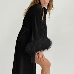 Vêtements de nuit pour femmes Femmes Robe Noir Imprimer Plume Kimono Peignoir Robe avec Ceinture Sexy Col En V Chemise De Nuit Lâche Soie Satin Robe De Maison