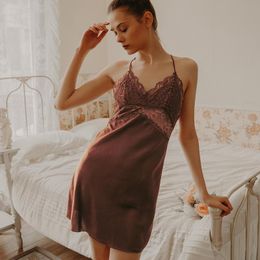 Vêtements de nuit pour femmes Femmes Satin Spaghetti Strap Chemise de nuit en dentelle Patchwork Robe de nuit Sexy Lingerie intime Vêtements de maison Chemise de nuit