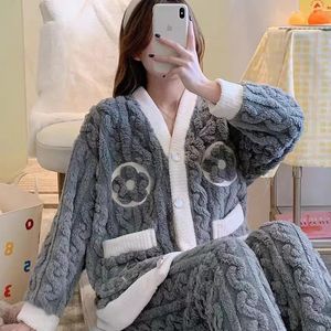 Dames nachtkleding Dames Winterfleece pyjamaset V-hals Lange mouw Modieus Warm Casual vest Koraalfleece Aardbei Zacht Huiskleding Kleding 231122