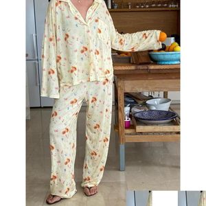 Vêtements de nuit pour femmes Femmes 2 pièces Ensemble de pyjama imprimé pour femmes Mignon Stberry Floral Fruit Motif Chemise Pantalon Bouton Up Outfit Drop de Dh4Gm