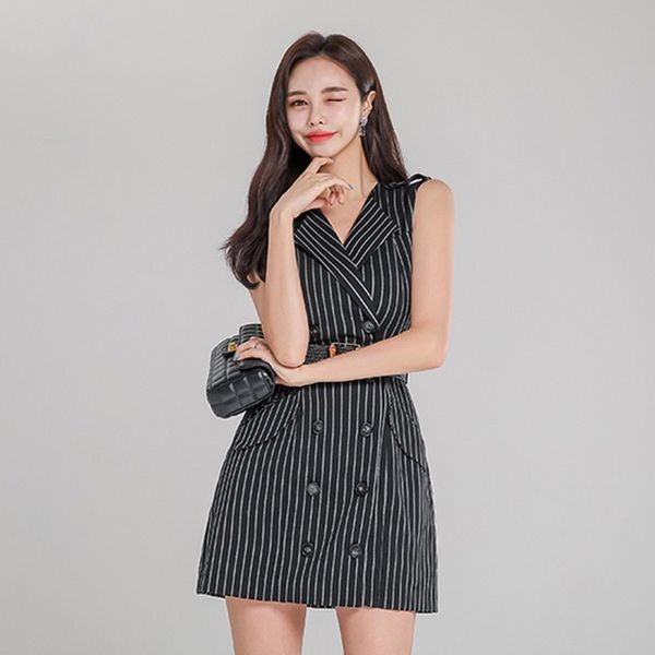 Femmes sans manches à double boutonnage blanc noir rayé mini robe de bureau femme vêtements de mode d'été avec ceinture 210514