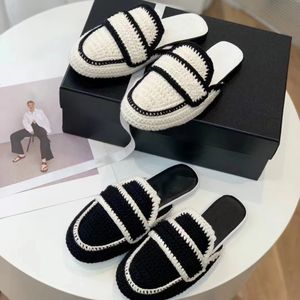 Zapatilla de mujer Sandalia plana esmerilada negra cabeza trenzada cabeza de zapatilla Mula atardecer tapizado frontal con estilo elegante y fácil de usar slide fucsias