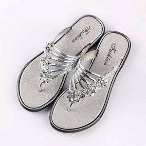 Pantoufles pour femmes Pantoufles d'été Nouveau fond plat Argent Chaussures pour femmes Pantoufles légères Femme en plein air Casual Flip Flop Slipper 05ni #