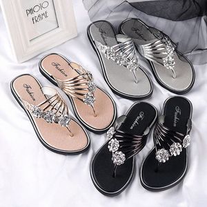 Pantoufles pour femmes Pantoufles d'été Nouveau fond plat Argent Chaussures pour femmes Pantoufles légères Femme en plein air Casual Flip Flop Slipper r4uJ #