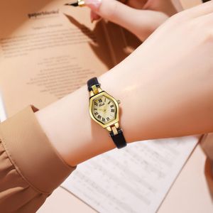 Montre à quartz étanche pour femmes, petit cadran léger, style rétro de luxe, baril de vin, haute apparence, ceinture horizontale