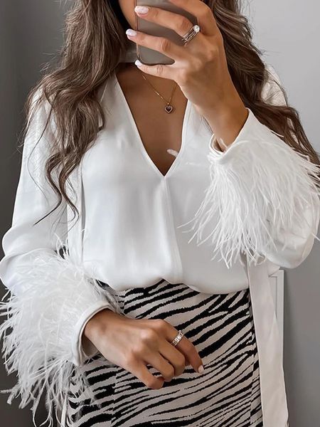 Camisa decorativa de plumas de primavera y otoño para mujer Top de calle de fiesta informal de color sólido con cuello en V de manga larga y bufanda blanca 231220