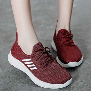 Damesveer nieuwe oude oude Beijing stoffen schoenen Casual veelzijdige sport ademhabele moederschoenen