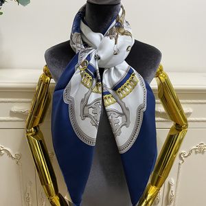 Écharpe carrée pour femmes, bonne qualité, 100% soie sergée, matière, lettres bleues, motif cheval, taille 130cm - 130cm