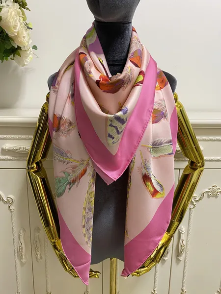 Écharpe carrée pour femmes, foulard 100% soie sergé de haute qualité, couleur rose, motif de plumes, taille 130cm - 130cm