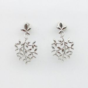 Boucles d'oreilles à tige en forme de feuille d'olivier classique en argent sterling pour femme avec cœur