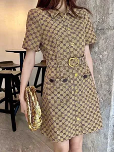 Robe de style de rue pour femmes 2024 Nouvelle fête de polo printemps / été à manches courtes à manches courtes robes de mode Milan Robe Designer Marque Sême style Vêtements pour femmes