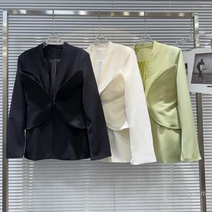 Costumes pour femmes 2024 Spring Personnalité Design Blazer pour femme Style classique Pétales tridimensionnels High Sense Business Coat Green Coats