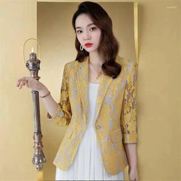 Costumes de femmes 2024 printemps été coréen fashion femelles de blazer veste en dentelle creux à trois quarts manches blazers décontractés.