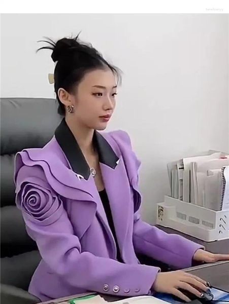 Trajes de mujer 2024 Blazers de mujer moda 3D decoración de flores chaqueta púrpura elegante señoras cuello con muescas traje de manga larga abrigo Y4831