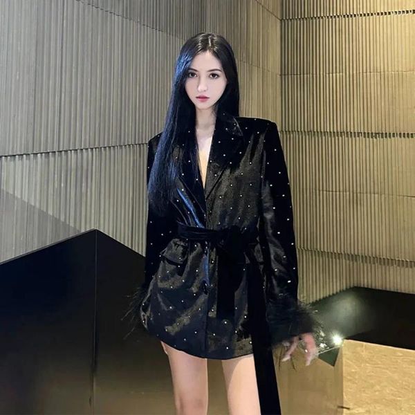 Trajes de mujer Blazers delgados negros Chaqueta de traje elegante con diamantes de imitación para mujer Abrigo corto de terciopelo de manga larga de pelo de avestruz de imitación Lujo para mujer