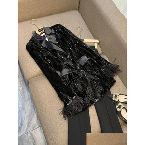 Costumes pour femmes Blazers 2023 Automne Noir Plume Panneaux Paillettes Blazers À Manches Longues Revers Encoché Double Boutonnage Manteaux O3 Dhlpv