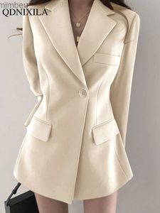 Costumes de femmes Blazers 2023 Fashion printemps surdimensionnée blanche Blazer Blazer coréen Elegant Slim British Style Small's Small Suit Veste Office Wear tenue C240410