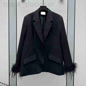 Damespakken Blazers ontwerper Miu-stijl zwart colbert met V-hals en patchwork-ontwerp van struisvogelhaar, losse en modieuze top, damesvest lente nieuw MUQ9