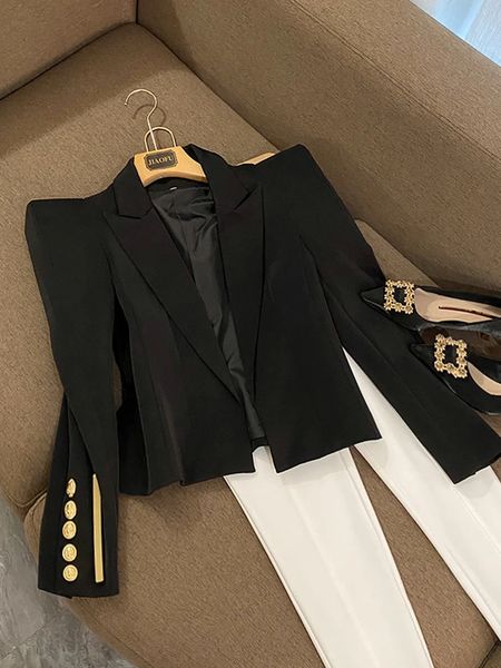 Costumes pour femmes Blazers Mode Automne Hiver Printemps Haussement d'épaules Manteau High Street Basic Solide Manches longues Femmes Noir Blazer court 231115