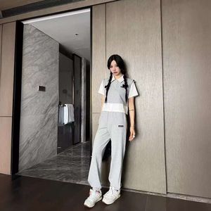 Trajes de mujer Blazers MI24 Micro etiqueta de estilo coreano Camiseta empalmada Top+pies Pantalones casuales Juego de pantalones
