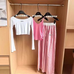 Trajes de mujer Blazers MM Familia 24SS Pink a cuadros Pink Set Top+Tank Top+Pink Pants Fashion Tres piezas versátiles