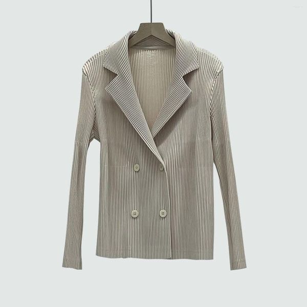 Costumes pour femmes Miyake plissé Premium sentiment banlieue Blazer automne hiver conception revers beige vêtements d'extérieur Peplum haut court veste femmes