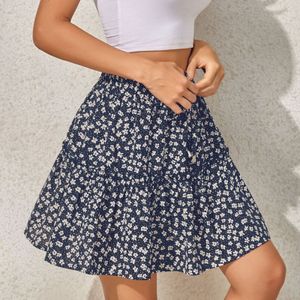 Été pour femmes mignonnes mignonnes bleu floral imprimé Boho jupes décontractées à volant haute jupe imprimement swing plage mini jupe de soleil