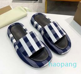 Dames zomer platte bodem sexy damesmode outdoor strandsandalen designer hoge glijbaan lederen platformslippers Huisslippers