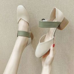 Chaussures d'été féminines vertes avec des talons moyens chaussures pour femme 2023 bloc talon sandales à orteils carrés de mode e jeune printemps