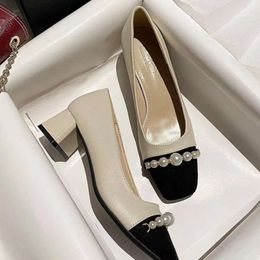 Chaussures d'été pour femmes talons carrés de perles talons pour la femme 2024 Bureau avec un point moyen et élégant de haute qualité y2k e