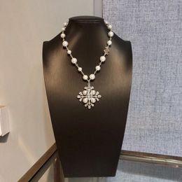 Chaîne de chandail pour femme Pendentif Colliers ccity marque créateur de bijoux luxe C logo automne et hiver Choker perle longue chaîne 8252