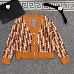 Women's Sweater Jacket Cardigan tricoté d'hiver pour femme, pull en laine, pull de styliste, veste brodée en jacquard, coupe cintrée, tricot court, manteau de perles en laine