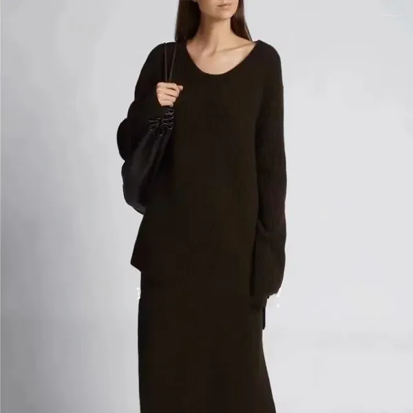 Pankys féminins 2024 Automne et hiver Slit Fashion Cashmere laine courte avant Pull / jupe en tricot et jupe tricotée