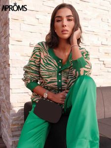 Pulls pour femmes Aproms élégant vert léopard épais tricoté cardigans femmes mode 2022 hiver surdimensionné doux chaud pull femme automne tenues L230718