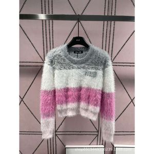 Les pulls pour femmes Automne / hiver Couleur de cheveux de vison assortiment avec des pulls de pull, des accessoires en diamant, un style à la mode