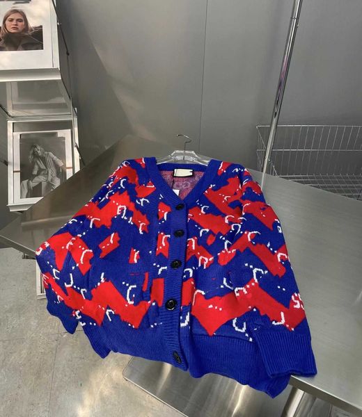 Pontaux de femmes Couleur classique rouge bleu assortir la bande ondulée Couleur Couleur de cardigan élégant imprimé complet