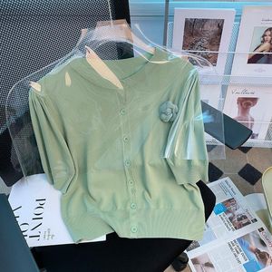 Les pulls pour femmes clip sont des applications florales Fleurées Green Couleur en tricot Cardigan Printemps Couchés courts élégants
