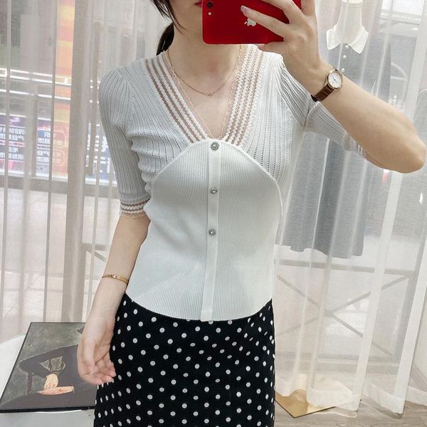 Suéteres de mujer Cuello en V profundo Botón de cristal de color blanco Camisetas elegantes para mujer Camiseta de manga corta Rosca de rosca Trabajo de oficina Señora Tops formales