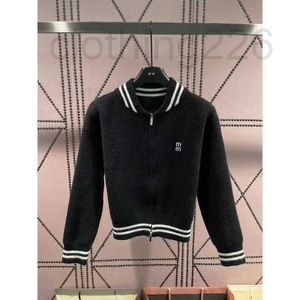 Chandails pour femmes Designer 2023 Automne / Hiver Nouveau costume de baseball lâche court fermeture éclair tricoté cardigan mode décontracté polyvalent pull manteau pour les femmes KBXC