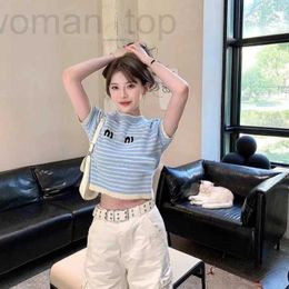 Chandails de femmes Designer 2024 printemps / été nouveau miu t-shirt bleu Stripe Slimming Contraste Contraste de style petit parfum