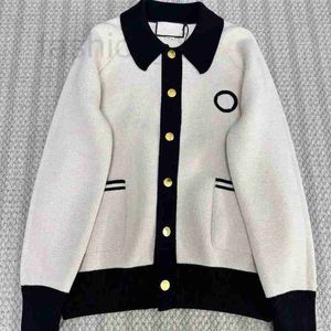 Pulls pour femmes Designer Automne / Hiver Nouveau Polo Tricoté Cardigan Noir et Blanc Contraste Design Manteau pour Hommes et Femmes 2HHG
