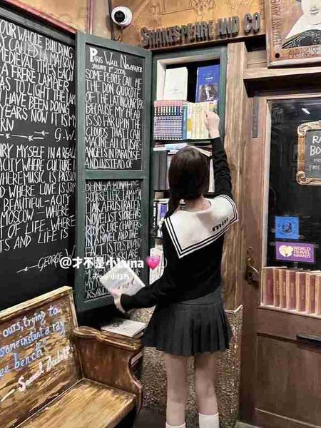 Suéteres para mujer Marca de diseñador Muimui 2023 Nuevo diseño Sensación de reducción de edad Cintura alta Manga larga Cuello azul marino Cárdigan de punto para mujer GYSX
