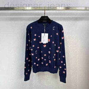 Chandails pour femmes Designer au début du printemps Nouveau chou de banlieue Urban Commuter Contraste de fleur de vent polyvalent Pullover à manches longues KXS1 à manches longues