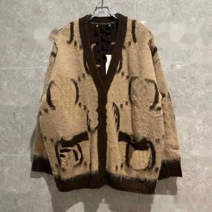 Pulls pour femmes Lettre de créateur Jacquard Mohair Cardigan tricoté Col V Veste ample de longueur moyenne pour hommes et femmes portant des deux côtés QVT7