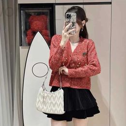 El diseñador de suéteres femeninos Miu Knited Cardigan Spring 2024 Nuevo Swear de manga larga Top de lentejuelas de manga larga Tendencia de la industria de la industria pesada 3IZT