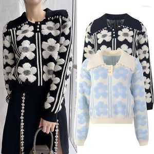 Chandails pour femmes Fashion Pearl Doll Necw Button Sweater Fleur Jacquard Laine en laine Tirover en tricot mignon Blue à manches longues Hiver Ladies manteau