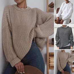 Caractéristiques des pulls pour femmes : ce pull est fait de couleur unie tricoté avec une texture de fil de sable grossier et un aspect général simple A.