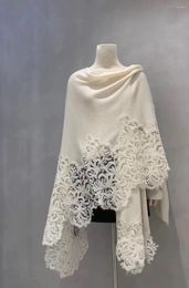 Pulls pour femmes de haute qualité Cachemire Beige Châle Femmes Mode Slash Cou Rose Top Élégant Angleterre Style Pull en dentelle noire